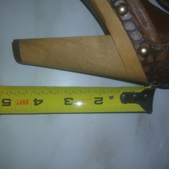 Isola Brown Studded Sandals Size 7. - Picture 7 of 7